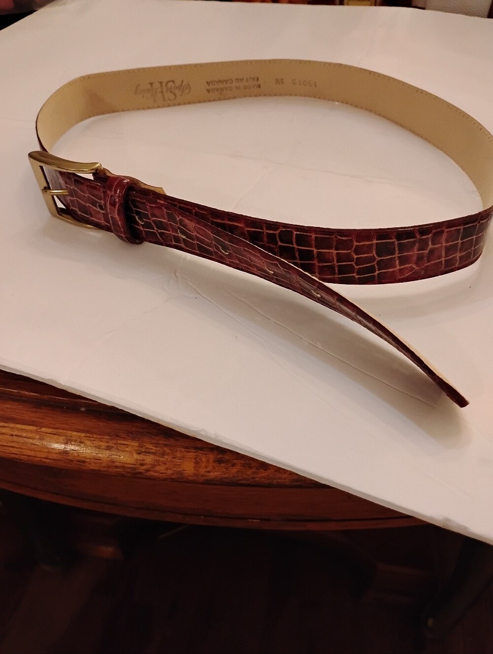 Vintage Women's Brown Croc-Embossed Leather Belt with Gold Buckle